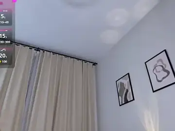 KylieLips  live sex cam