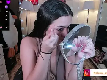 NahiaraEvans_  live sex cam