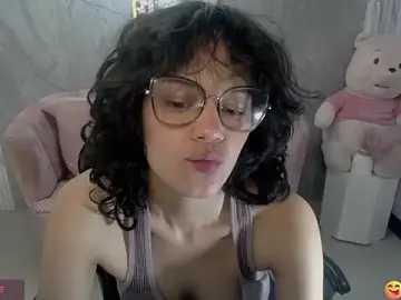 Tyna_ch  live sex cam