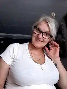 Irinamaux  live sex cam