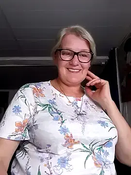 Irinamaux  live sex cam