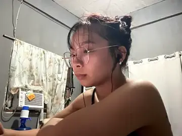 Theahotty12  live sex cam