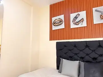 Squirt_teen  live sex cam