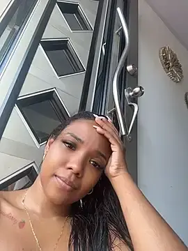 Coraline_noir  live sex cam
