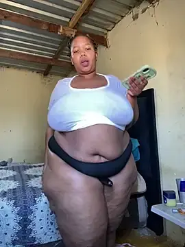 Curvycandy95  live sex cam