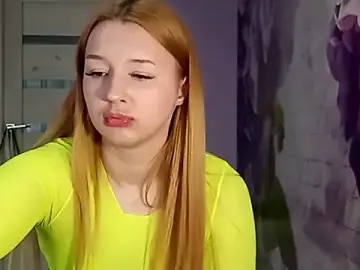 RaeannRoewe  live sex cam