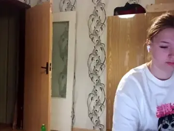 RaeannRoewe  live sex cam