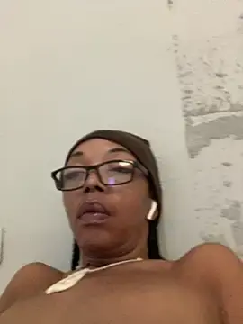 Ladyzee25  live sex cam