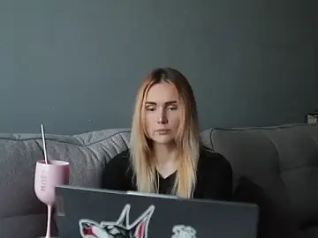 Xorinaya  live sex cam