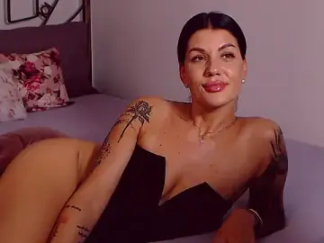 YvonneEverlee  live sex cam