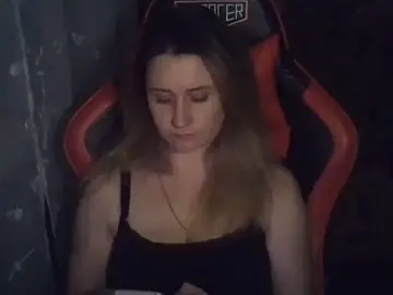 KiraKisskis  live sex cam