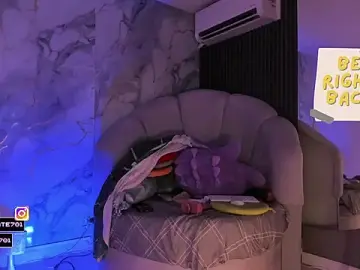 Katemoss70  live sex cam