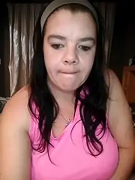 Hornyparratjie  live sex cam