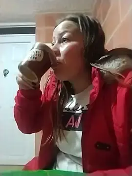 LaraCaliente  live sex cam