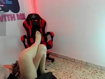 Hillarybigboobs  live sex cam