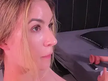 Lauryncooper  live sex cam