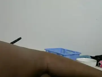 Slim-Thiqq  live sex cam