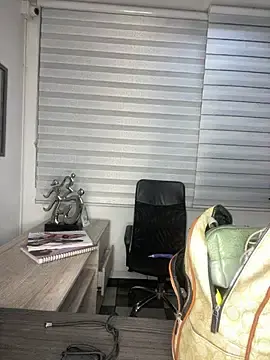 Riri_brunnete  live sex cam