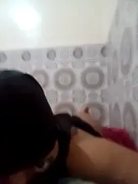 Sarah154  live sex cam