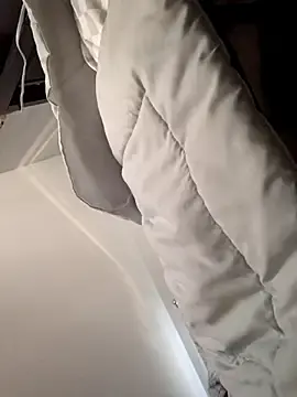 Sarahkat86  live sex cam