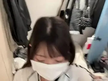 Y-u-r-a-33  live sex cam