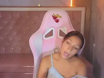 Lessly_b  live sex cam