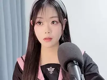 Smalldaisy  live sex cam