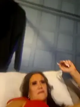Vickie82  live sex cam