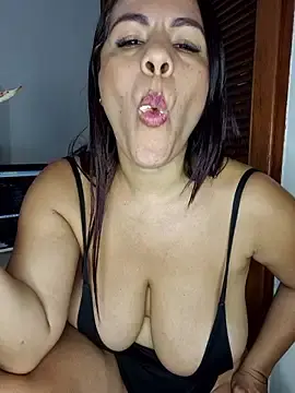 Karla-bruni  live sex cam