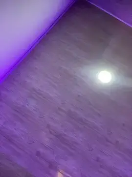 Kira_ec  live sex cam