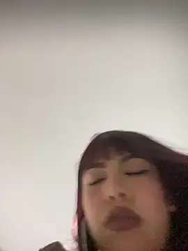 Kira_ec  live sex cam