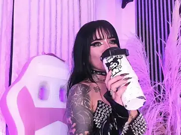 SweetDevil_7  live sex cam