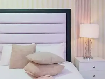 AnnaQuinn  live sex cam