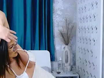 EmiMoore  live sex cam
