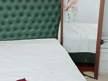 IvyHotFoxy  live sex cam