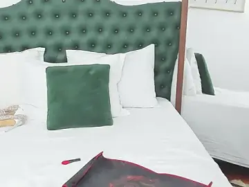IvyHotFoxy  live sex cam