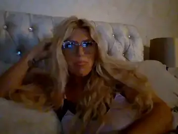 Jenna-Curvy-Cougar  live sex cam