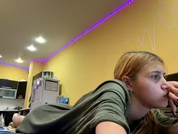 LinZavr  live sex cam
