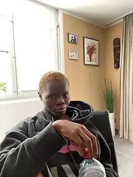 Petiteebony_81  live sex cam