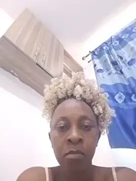 Yolanda2  live sex cam