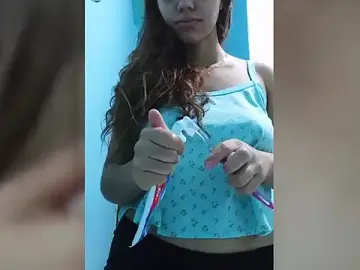 Delicnhamichele  live sex cam