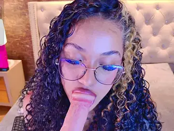 Kinsleybrown  live sex cam