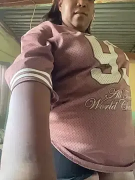 Friendlybitch22  live sex cam