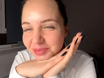 AliceQueenGirl  live sex cam