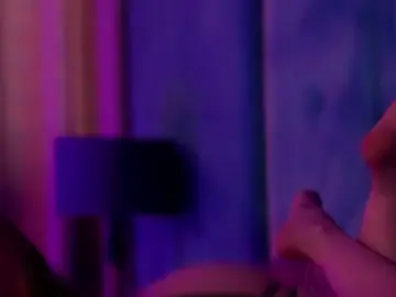 LucyLextonX  live sex cam