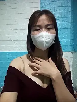 Donatella28  live sex cam