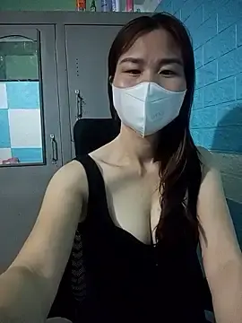 Donatella28  live sex cam