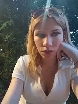 EvyLure  live sex cam