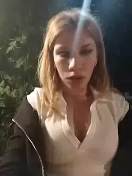 EvyLure  live sex cam