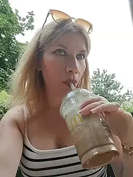 EvyLure  live sex cam